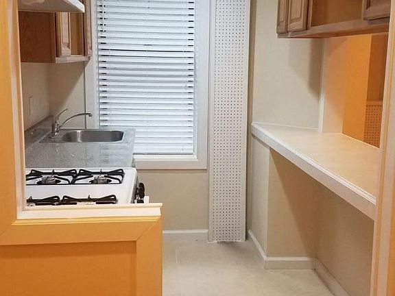 KITCHEN LOTS STORAGE