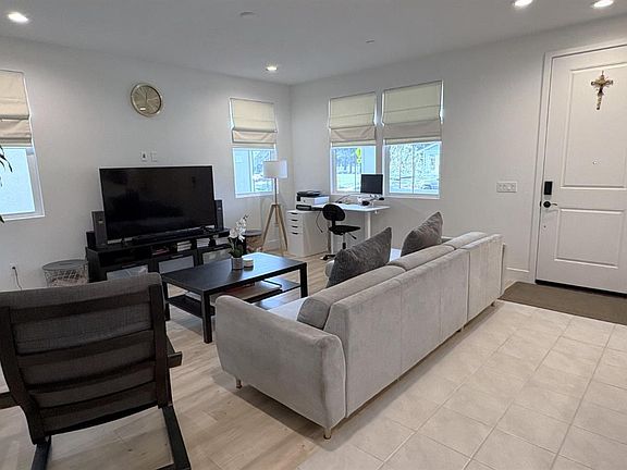 3rd image of 2912 Liscum Street