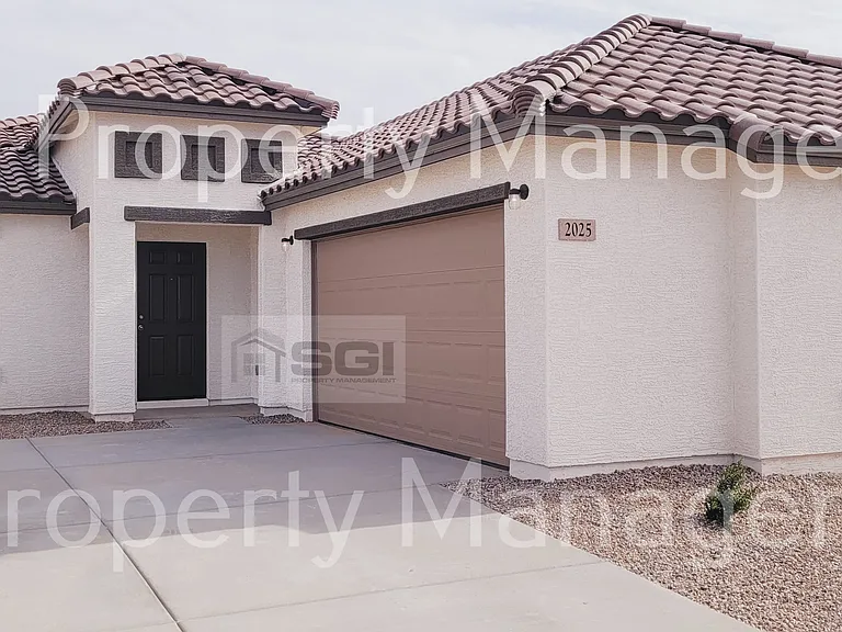 2025 E Velvet Pl — Photo 3