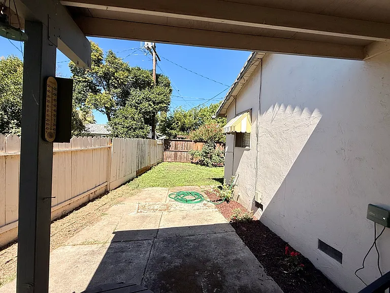 2110 Fraser Ave — Photo 6