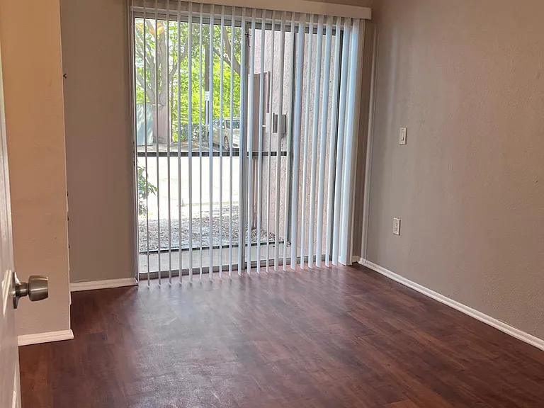 133 Oyster Bay Cir #130 — Photo 6