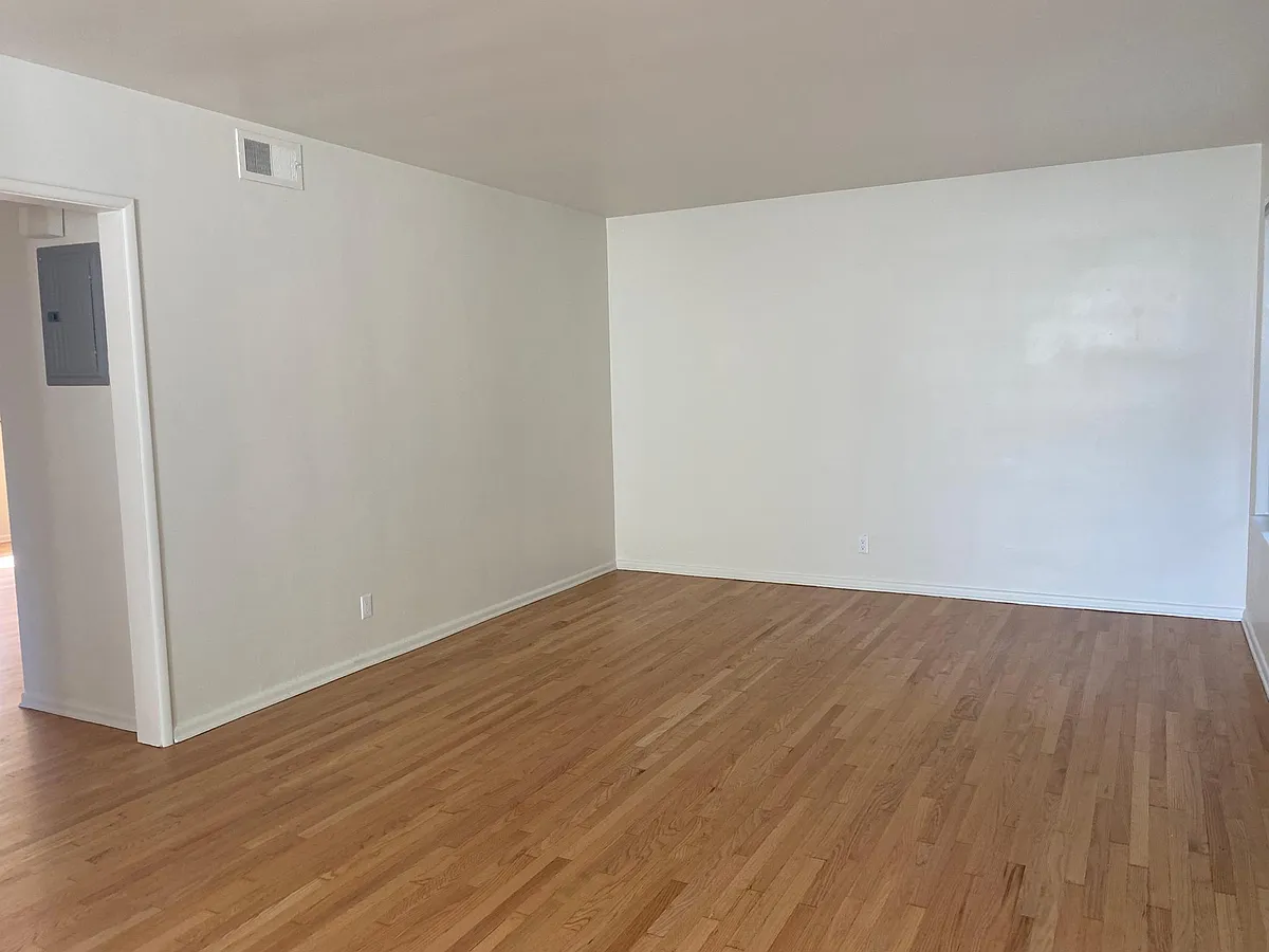 Building Photo - 1221 N Flores St #4
