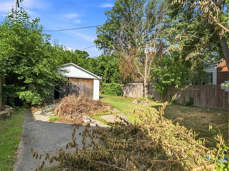 5573 Three Mile Dr — Photo 6