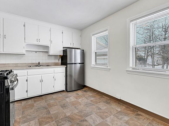 2nd image of 25471 Shoreview Ave