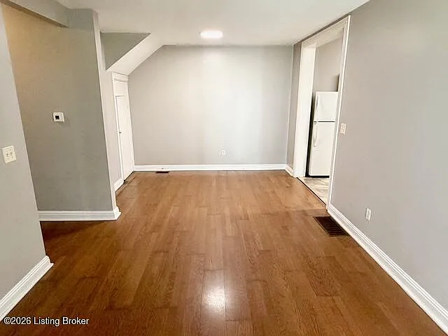 3 bed, 1.0 bath, 1000 sqft, $895 — Photo 2