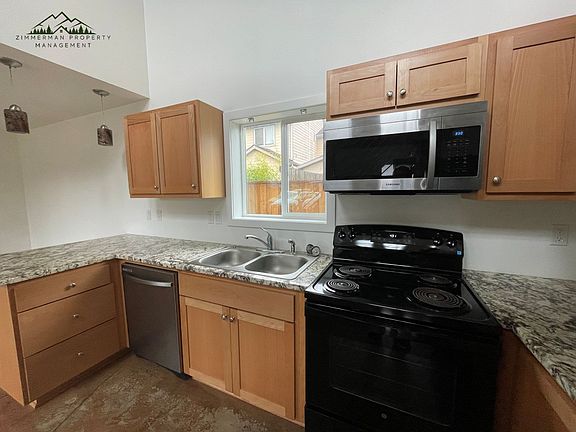 3rd image of 447 S 43rd St
