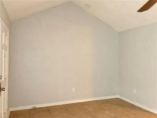 1 bed, 1.0 bath, 630 sqft, $1,000 — Photo 2