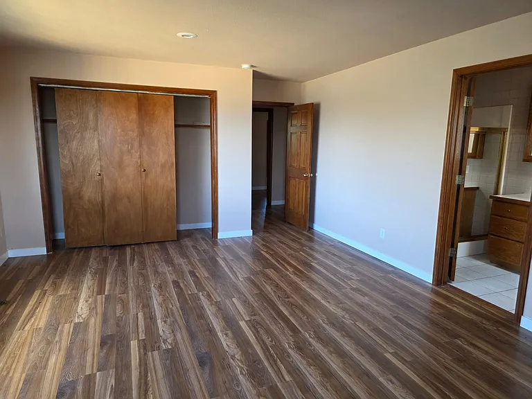 1406 Valley View Dr — Photo 5