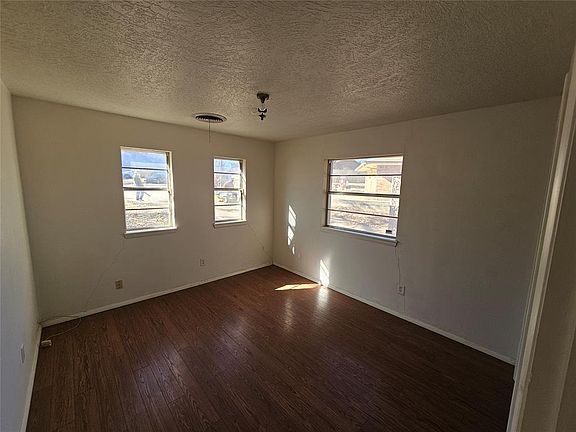 5th image of 2517 Weatherford Dr