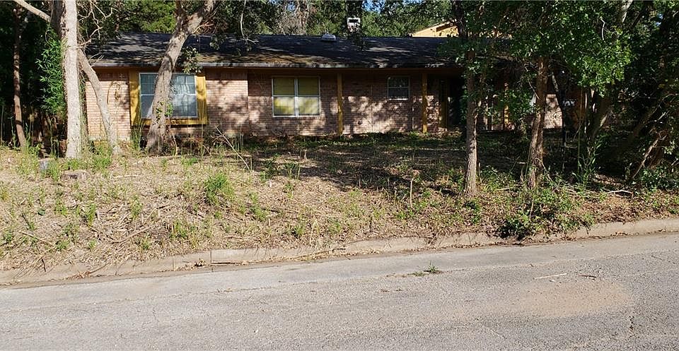2nd image of 105 Forest Green St