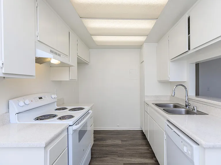Country Hills Apartment Homes — Photo 30