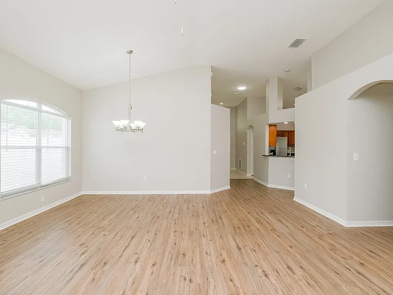 1046 Crimson Clover Ln — Photo 5