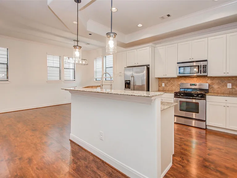 2414 Charleston St #B — Photo 13