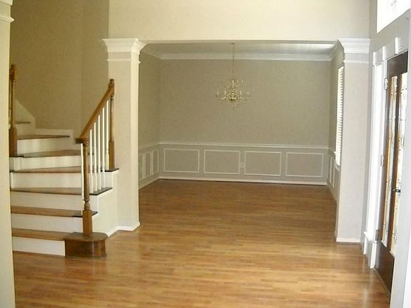VERY ATTRACTIVE ENTRY WAY