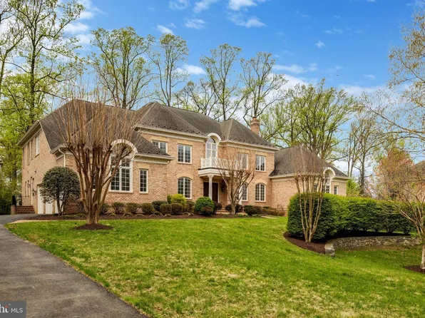 1204 Hunters Grove Ct, Mc Lean, VA 22102