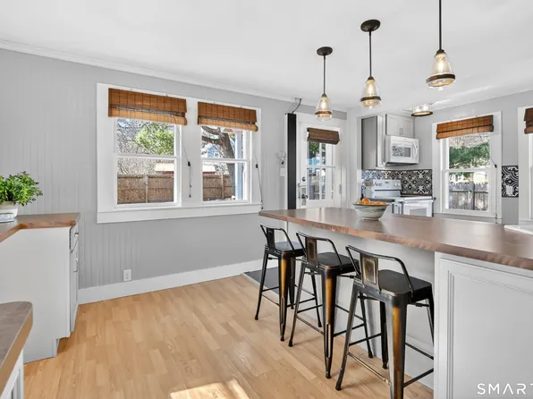 8 Gargan Place, Simsbury, CT 06070