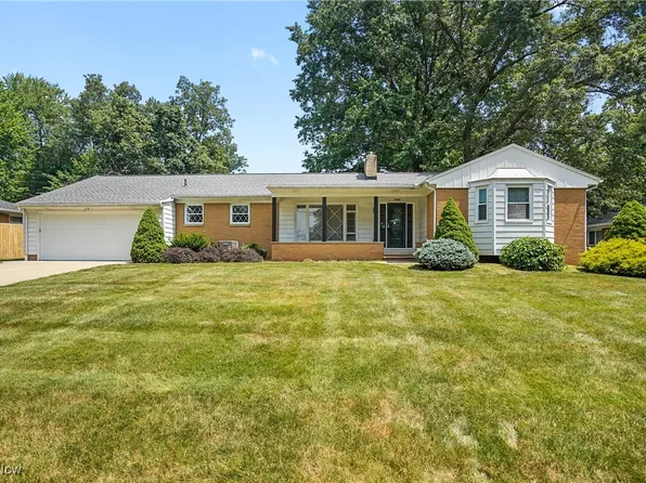 3215 Stanley Rd, Akron, OH 44333