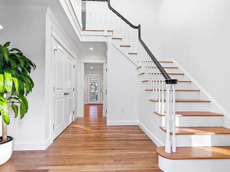 25 Falmouth Rd — Photo 13