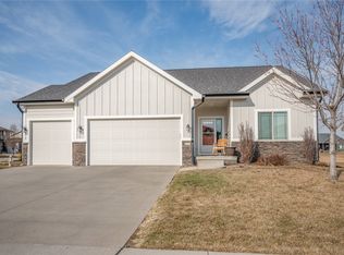 800 NE Rosewood Ct, Grimes, IA 50111