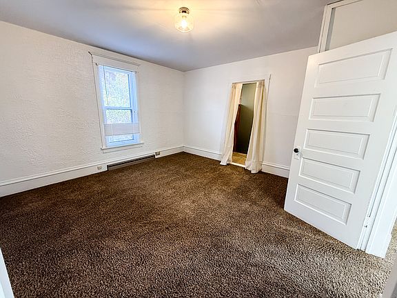 5th image of 605 W Spring St