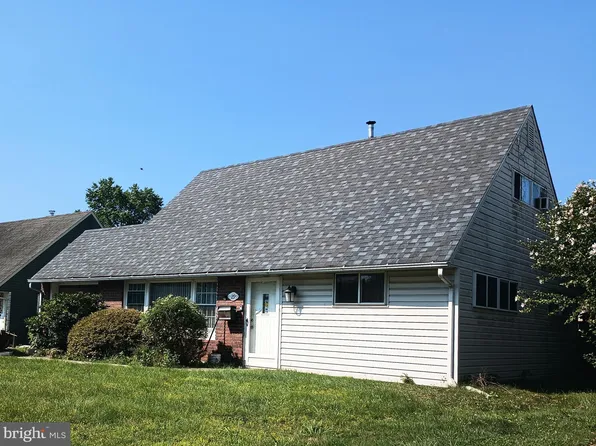 29 Kentucky Ln, Levittown, PA 19055