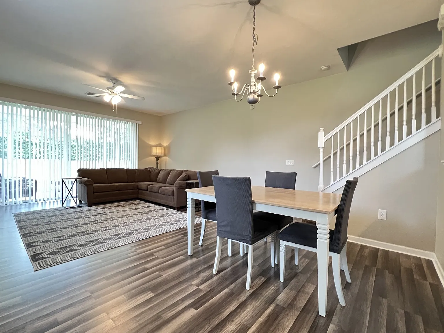 3 bed, 2.5 bath, 1542 sqft, $1,700 — Photo 2