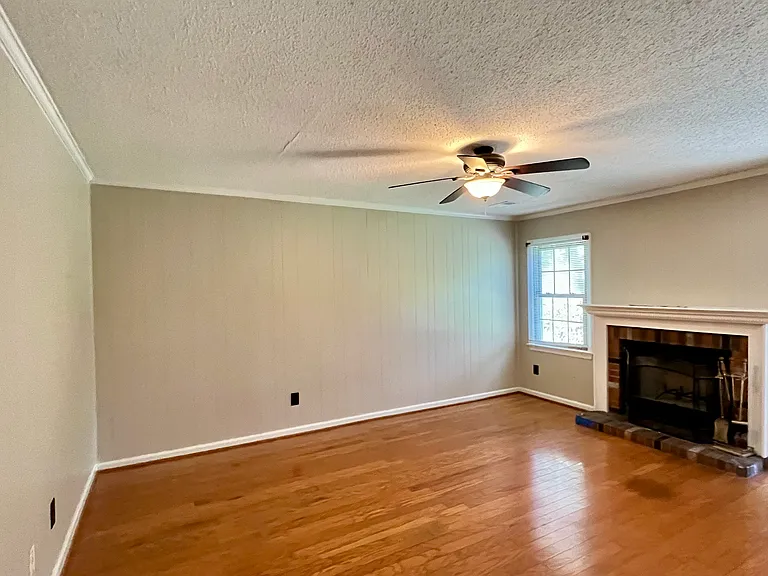 901 Fairborn Cir — Photo 5