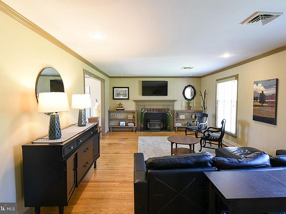 3rd image of 4 Northwood Dr