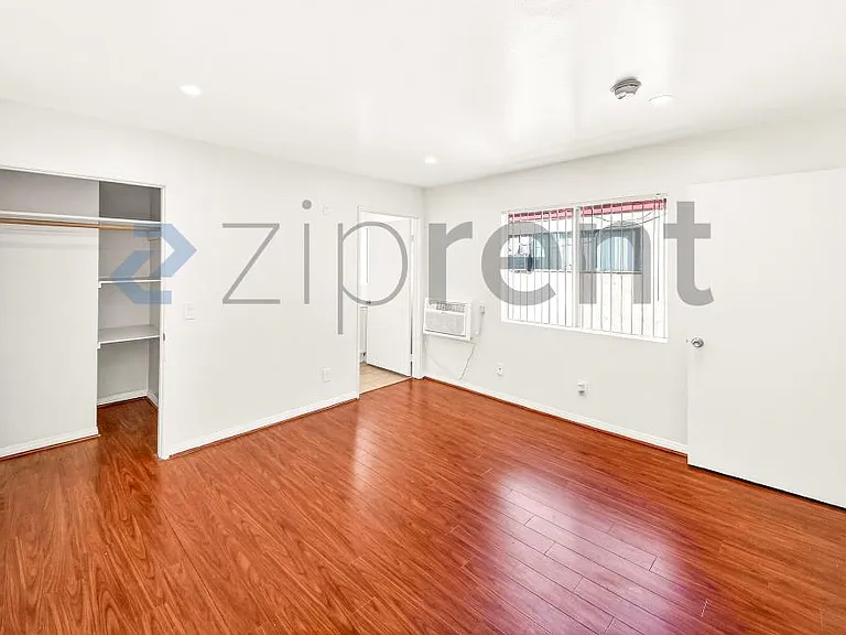 843 S Ardmore Ave #204 — Photo 9