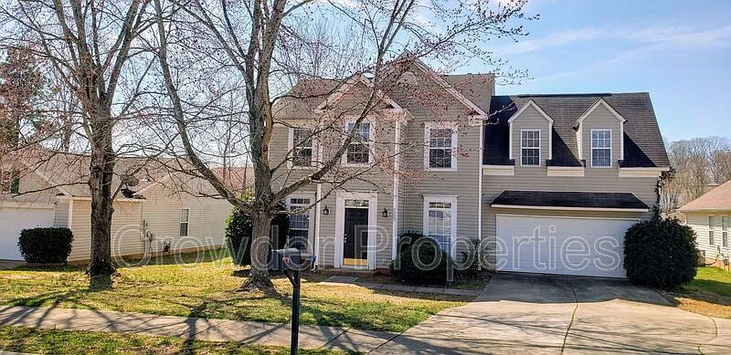 4 bed, 2.5 bath, 1815 sqft, $1,900 — Photo 1