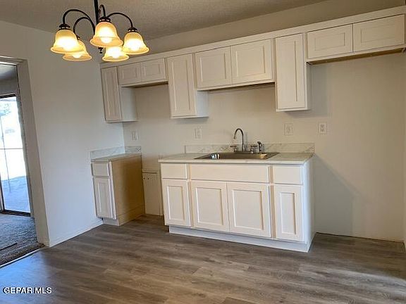 3rd image of 305 Gladys Ave