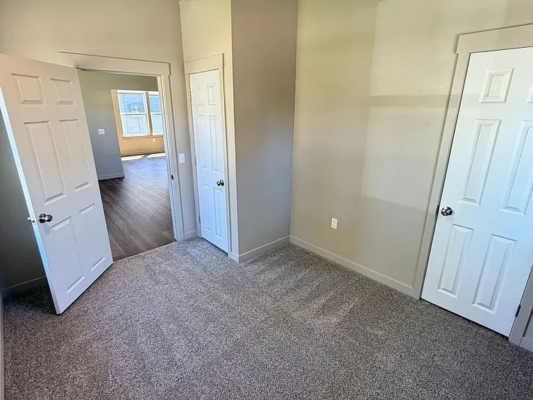 180 Hiatt St — Photo 17