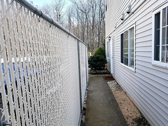 2nd image of 34 White Oak Ln