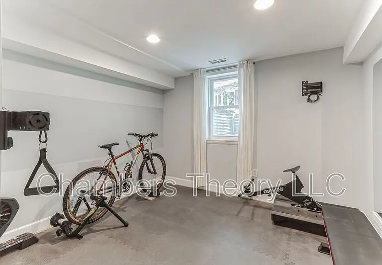 10211 Fox Ln — Photo 37