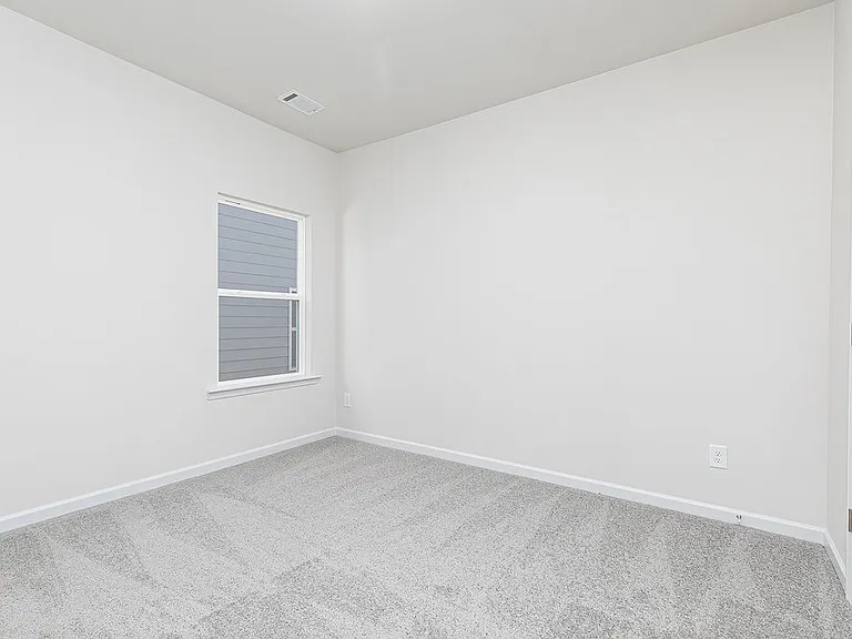 641 Mackenzie Cv — Photo 18