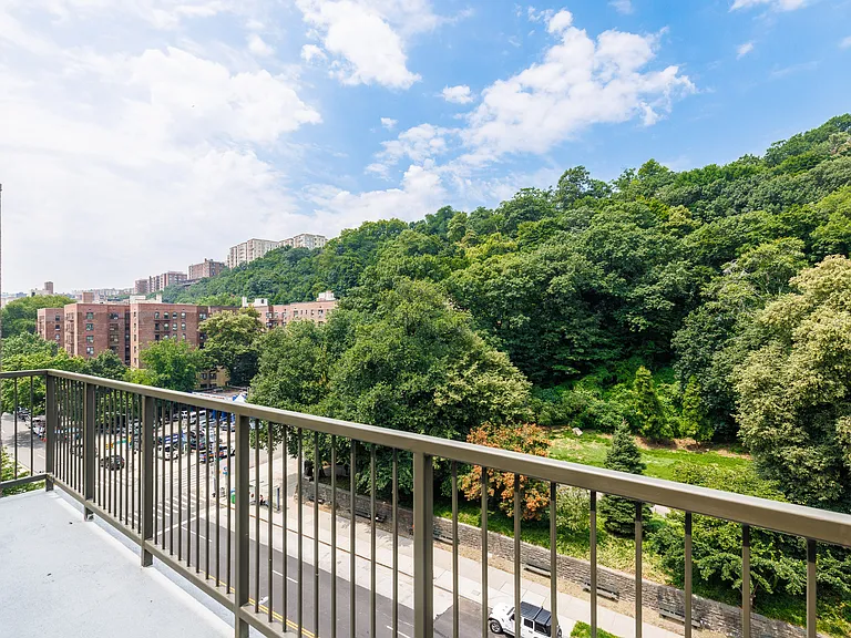 4568 Broadway #Penthouse P — Photo 10