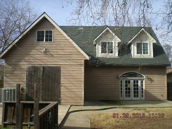 2nd image of 721 Elm St