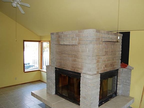 4th image of 832 Whale Pl