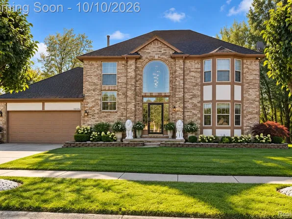 31251 Broderick Dr, Chesterfield, MI 48051