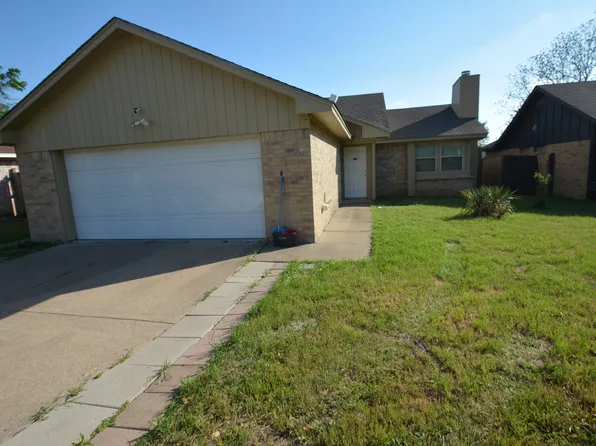 10213 Pack Saddle Ct, Fort Worth, TX 76108