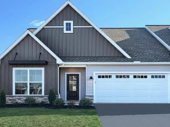 33 Canterbury Ln, Annville, PA 17003