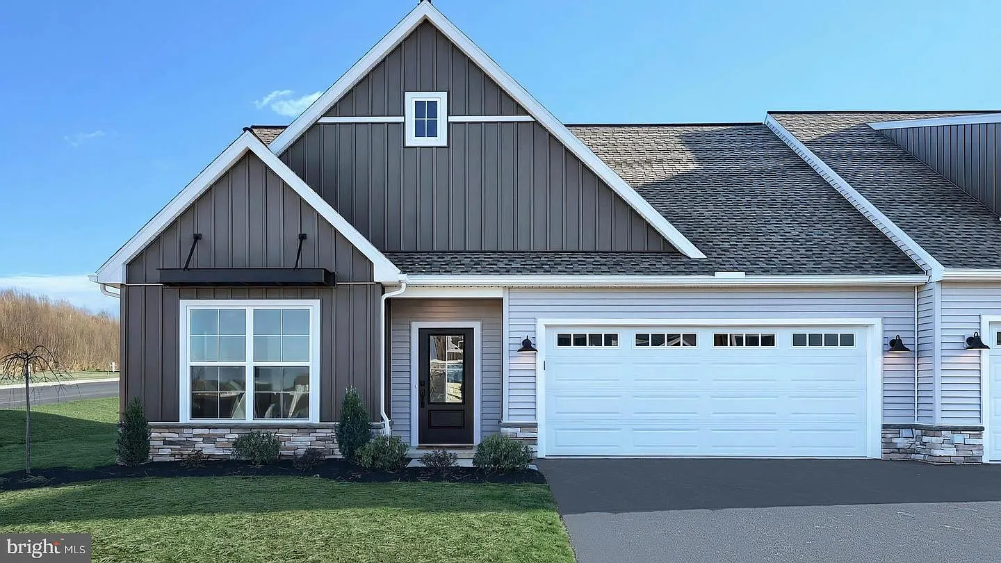 33 Canterbury Ln photo 1