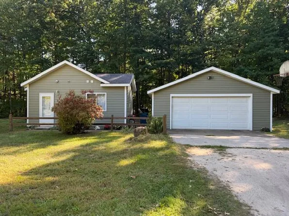 6101 Pear Ave, Newaygo, MI 49337