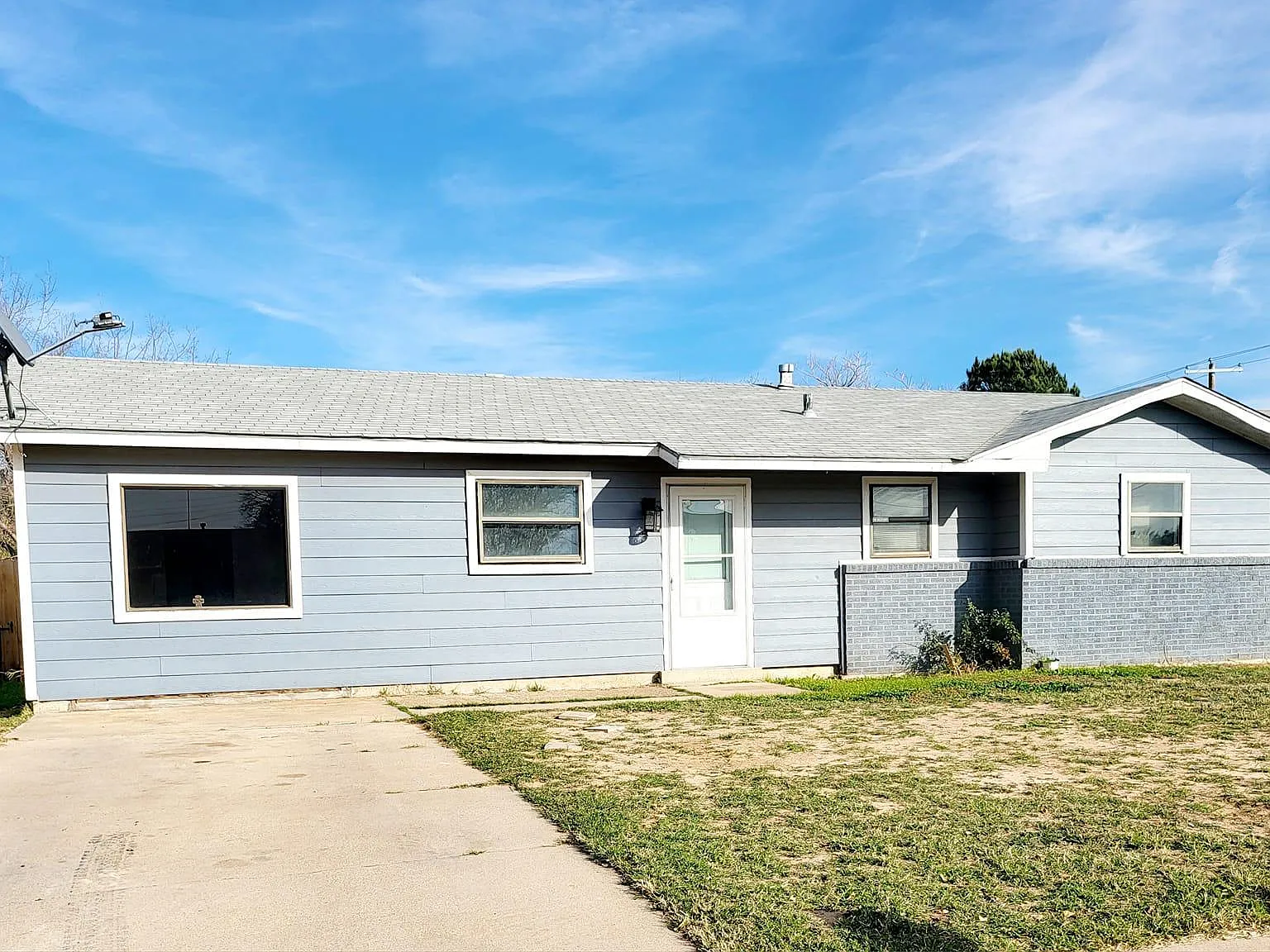 3702 Caroline St — Photo 3