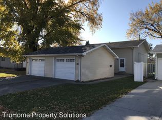 2225 7th Ave N, Grand Forks, ND 58203