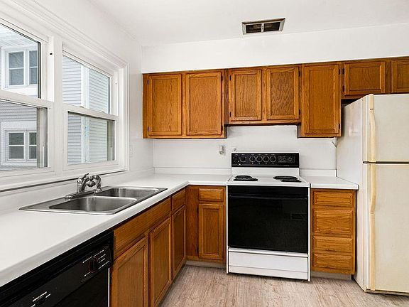 5th image of 517 Selfridge Dr #517
