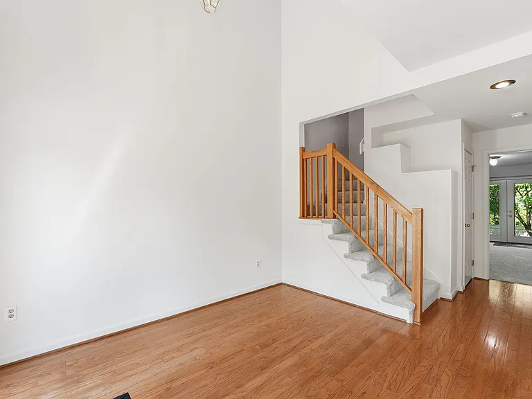 2709 Baronhurst Dr — Photo 4