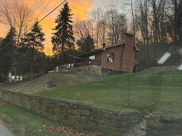 434 Valley Ave, Wall, PA 15148