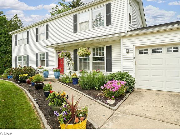 2nd image of 746 Eleanora Dr