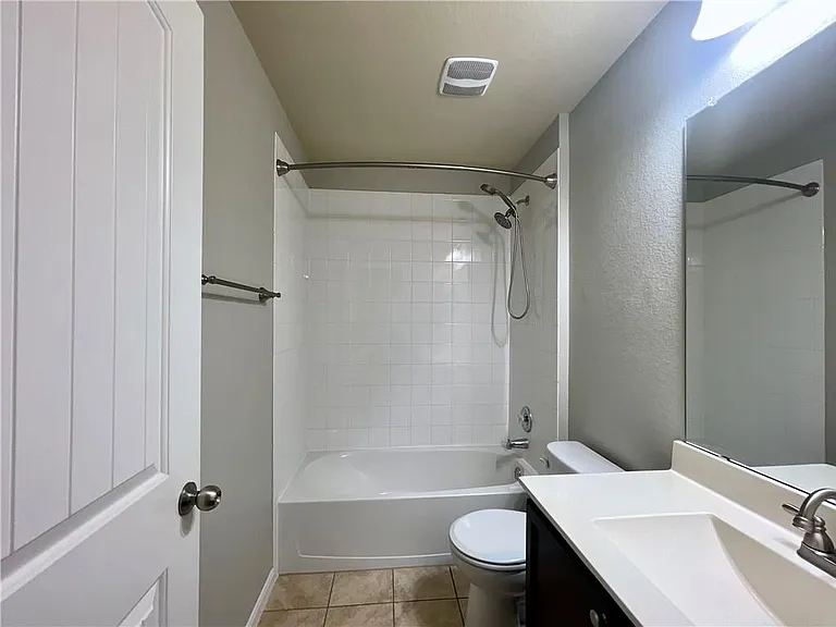 115 Leona River Trl — Photo 17